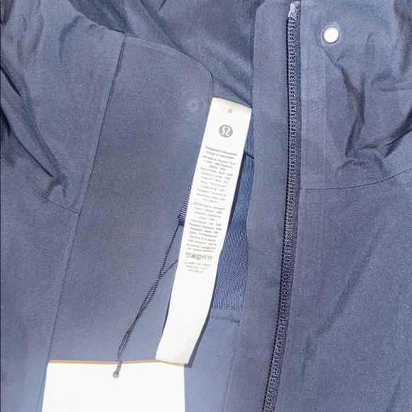 Lululemon Rain Rebel Jacket- True Navy, size 6 - Picture 5 of 8